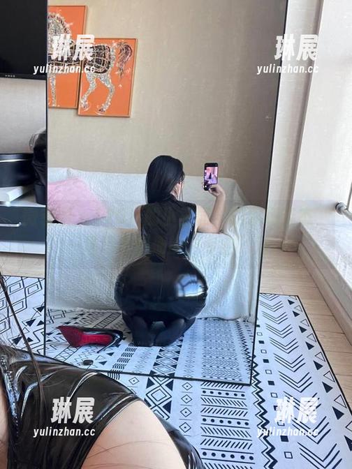 微密圈 - 120斤的小王同学的职场姿态，一场写真图册的“专业”对决