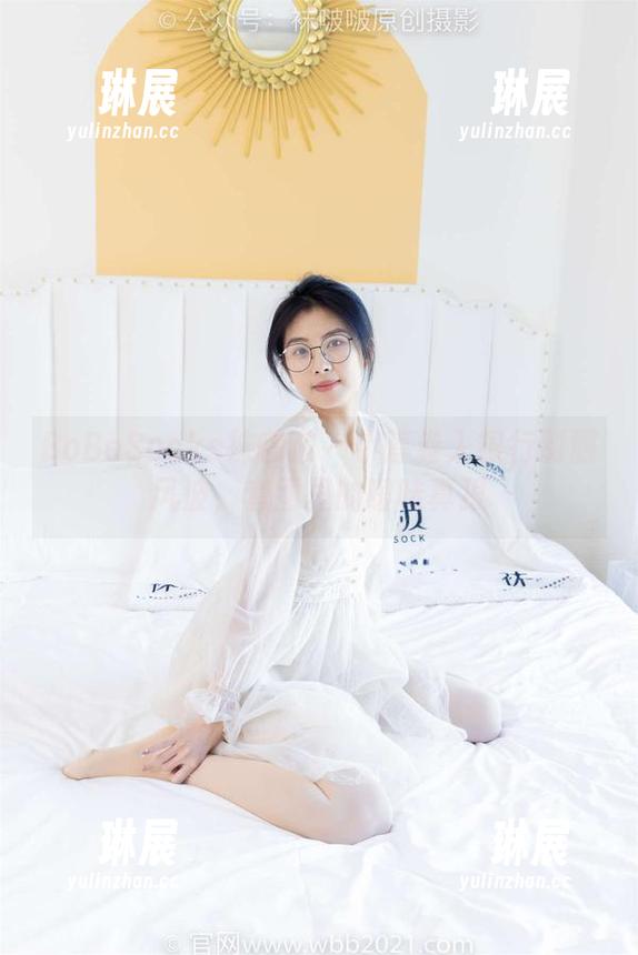 BoBoSocks袜啵啵 - 小淳卷入银行制服风波，套图里的暧昧真狠