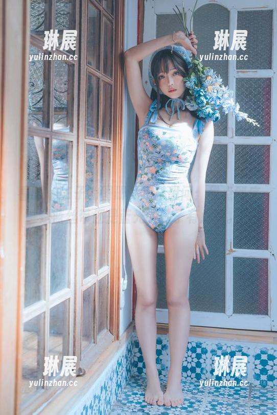 看ElyEE子的图册，我只想问：甜点到底是蓝丝带还是蓝光，脑子有点晕。