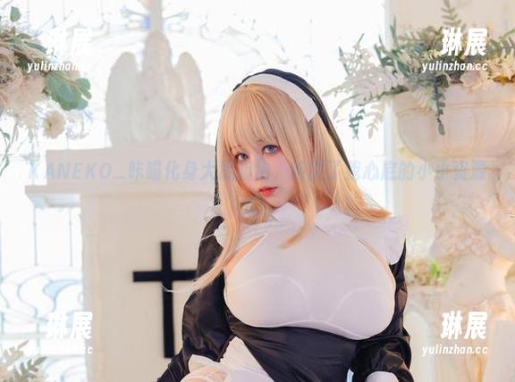 KANEKO_咔喵化身大凤旗袍，唤醒了我心底的小小资源欲！