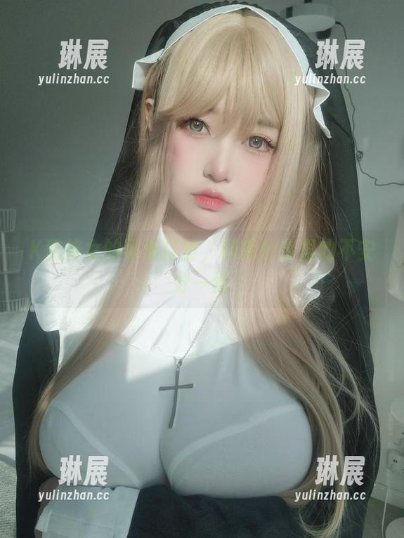 K酱修女的可爱打扮，图库分享里的不安分一面