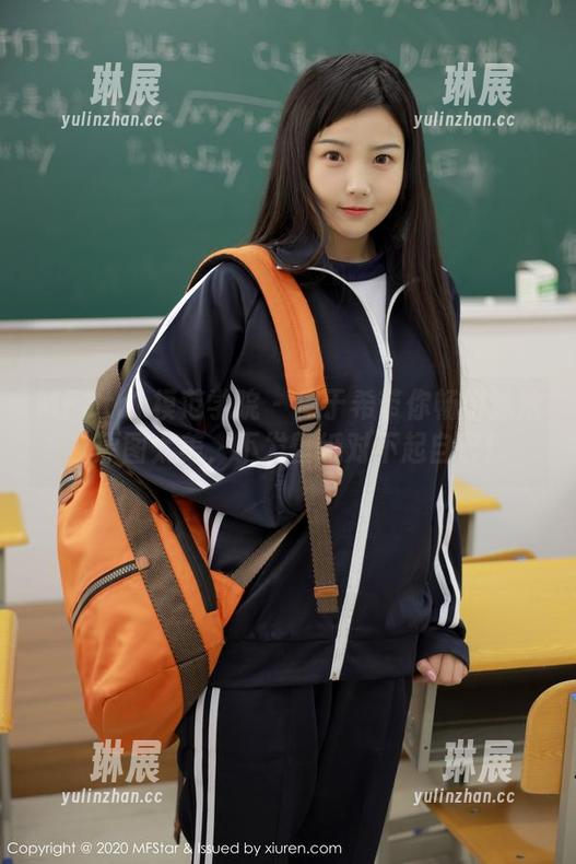 MFStar模范学院 - 周于希带你畅游泳池，原图太美，不发壁纸对不起自己！