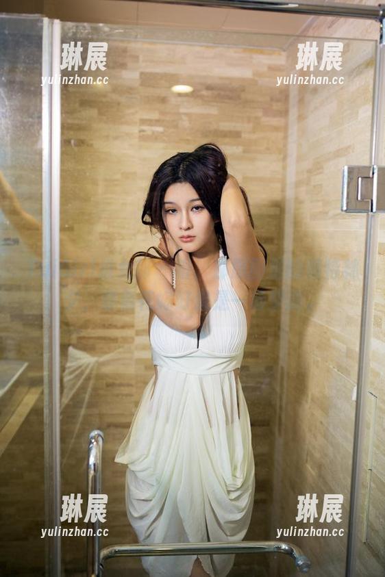 TuiGirl推女郎 - 看，那原图里的模特林夕，穿着花嫁好像是一场梦游。