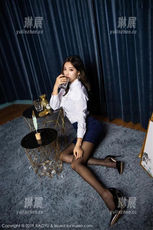 XIAOYU语画界 - 肉丝与徐莉芝Booty的写真互相交融，分享一下你脑中的画面