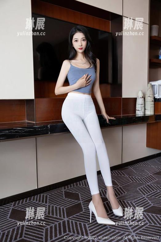 Xiuren秀人网 - 就问南初妹妹，修女风只是拍照，还是心中的信仰？原图、写真试试看。