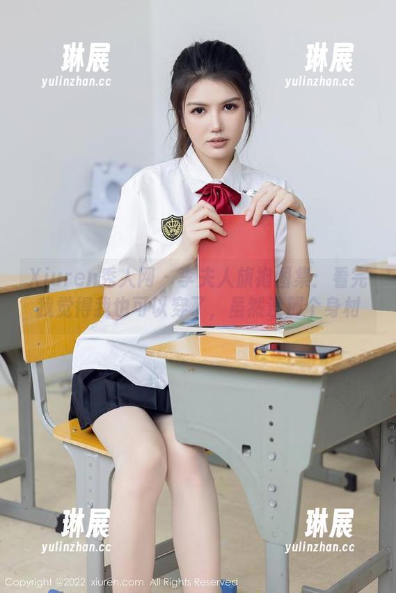 Xiuren秀人网 - 李夫人旗袍图集：看完我觉得我也可以穿了，虽然没那个身材