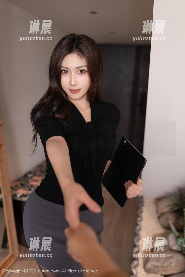 Xiuren秀人网 - 姐，你的女友汐汐爱吃草莓上线了～最新原图在此！