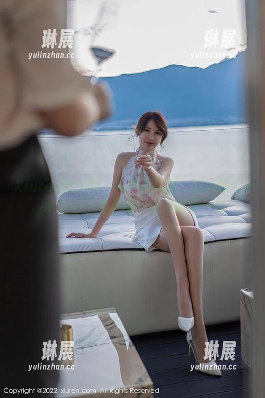 Xiuren秀人网 - 墙壁不无聊：绯月樱-Cherry办公室原图，让你眼前一亮