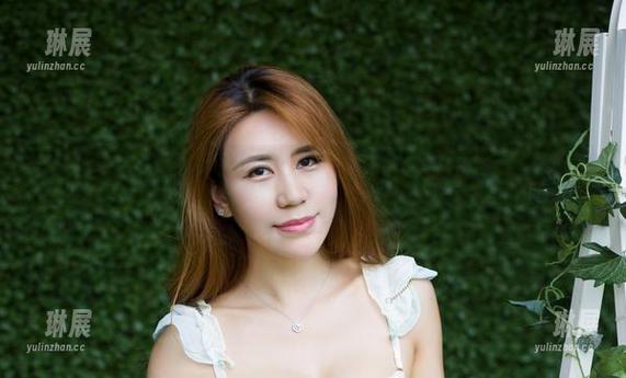 YouWu尤物馆 - 看！王闵多的白丝写真集！腿部也可以如此精彩，快来和大家分享这种美。