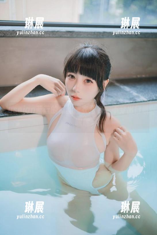 usejan蓝蓝的黑丝睡衣图包：不穿出门哦，嘿嘿
