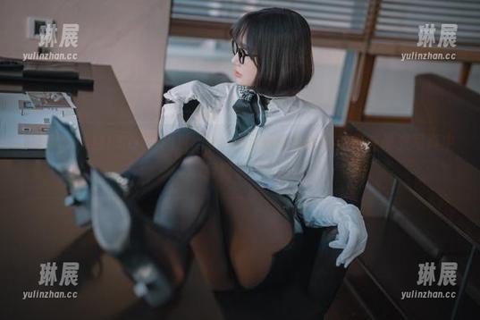 PLAYGAMESOLO图包，yeeun孙乐乐教你如何在单张写真中找到乐趣！