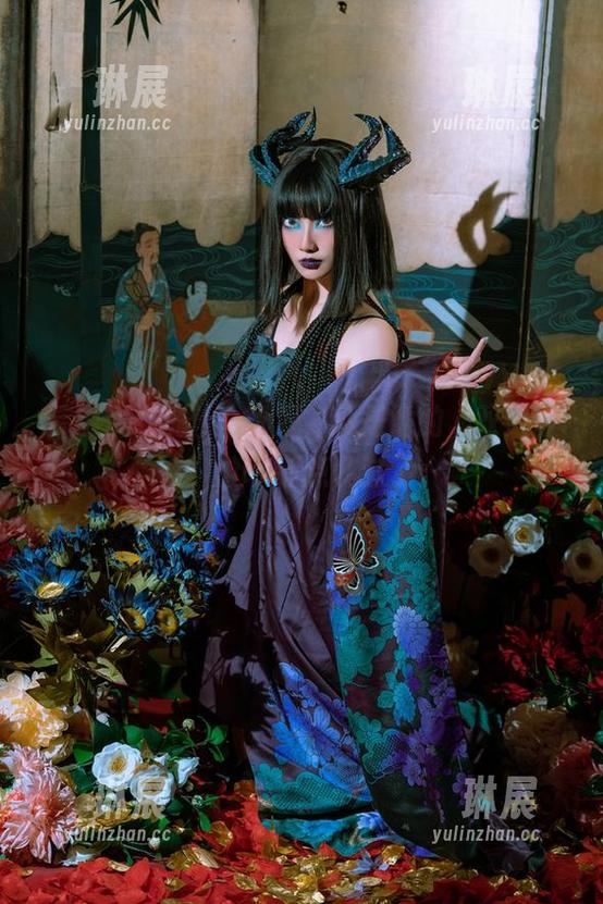 云溪溪奶桃什么都好，就是她的“双人百合”分享有点儿过了。