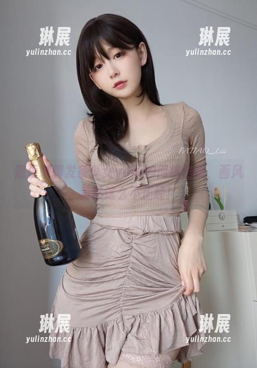 随便聊聊发条少女yoki的网袜合集，画风竟然这么不正经！