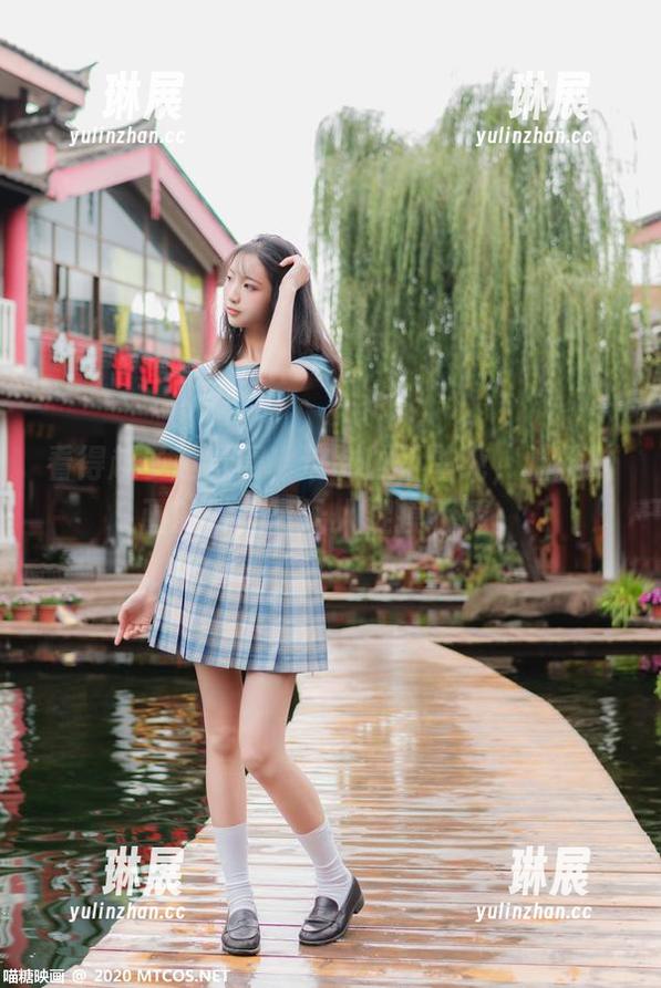 看得越多越觉得，这制服不单纯，喵糖映画的审美真让人捉摸不透。