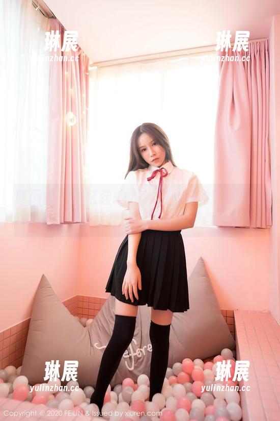 嗲囡囡 - 施忆佳KITTY黑丝图包分享——你还能拒绝这样的‘丝袜爱好者’吗？