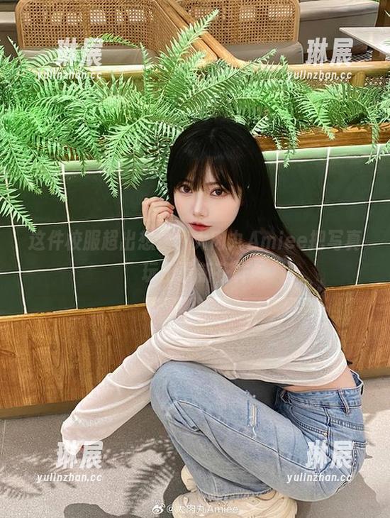 大肉丸Amiee 这件校服超出想象,大肉丸Amiee把写真玩出了新花样