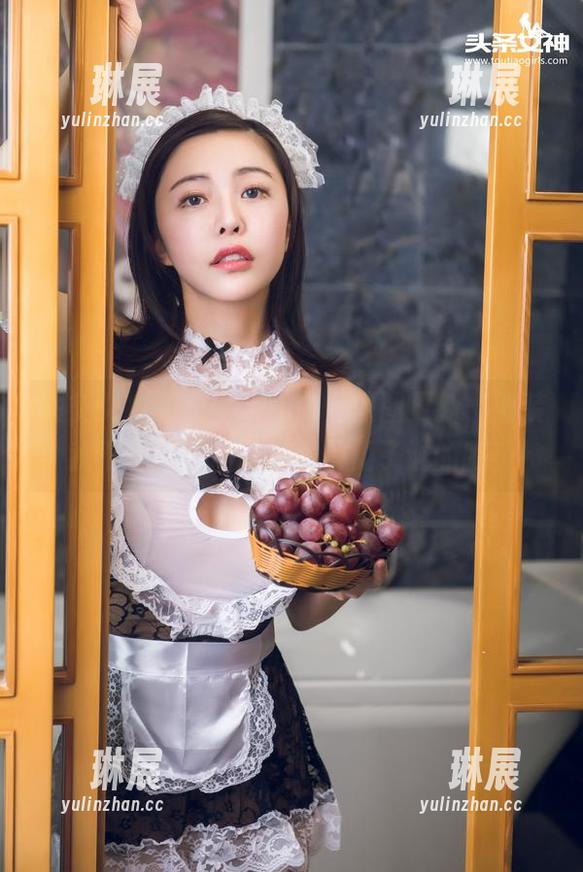 头条女神 - 筱溪与纯白：原图更新，假装我不是在烦恼你们都看见了谁的腿！