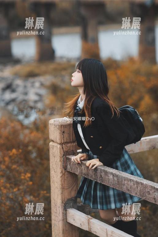 一击即中，安曜曜的黑白写真分享，莫名觉得有点心痛。