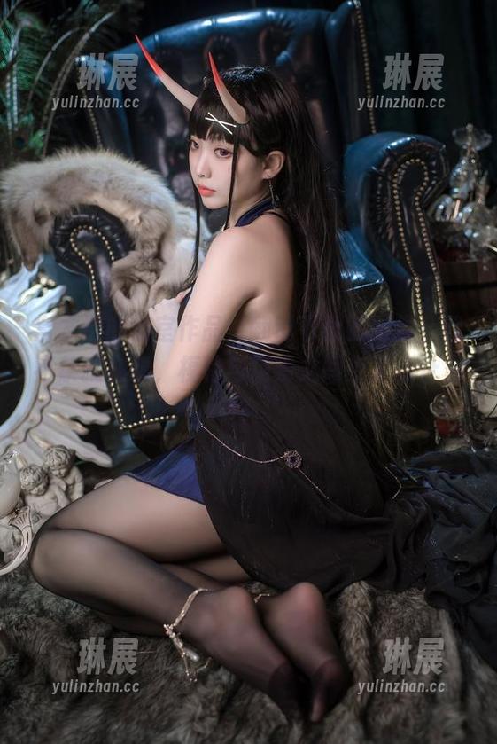 宫本樱的浴室作品，翻动下载的时候，我不禁就在想，模特与场景之间少了点什么？