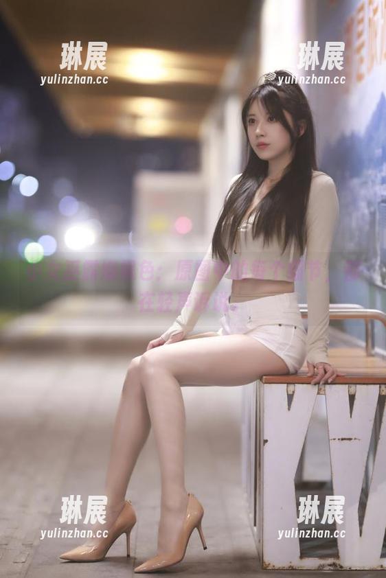 小女巫露娜黑色：原图中的每个细节，都在轻声诉说。