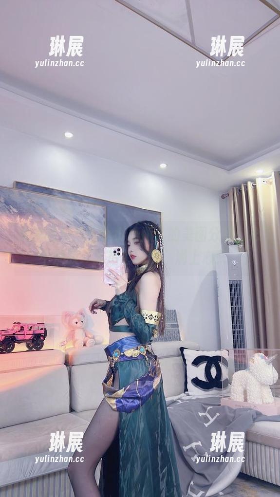 女神在身边！小小奶瓶儿的美图分享，心中那股“我也想试试”涌上心头。