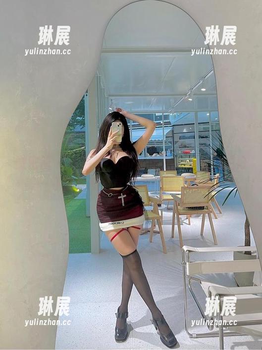 微密圈 - 小猫咪ck的比基尼合集，真的好美…可是有没有觉得她在挑衅游泳圈？