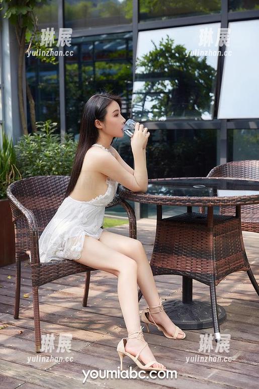 尤蜜荟 - 柚柚酱的校服——分享一下我心中那缕经典