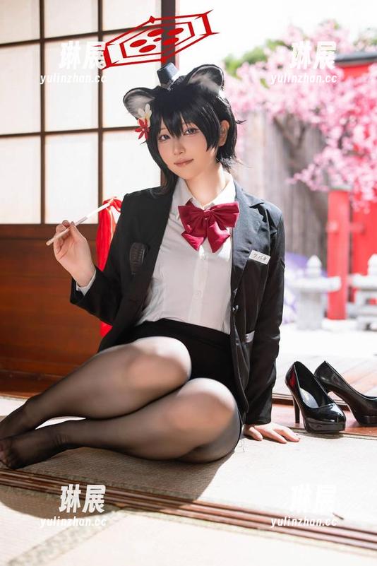 屿鱼yukako的美脚，一不小心就让人想多了，无圣光的高颜值就是任性。