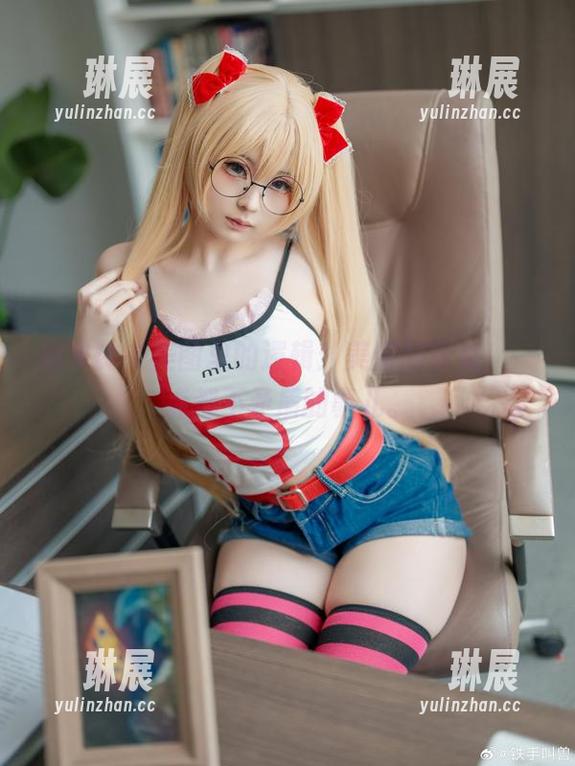 幼水铃衣美图里的逻辑：美脚和审美，一点都不矛盾的事儿。