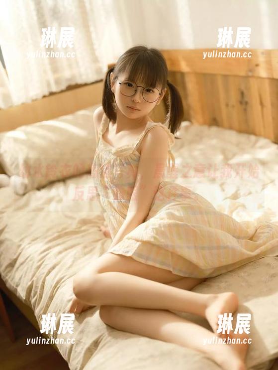 幼水铃衣的高清写真，晨醒之意让我开始反思“睁眼”这件事。