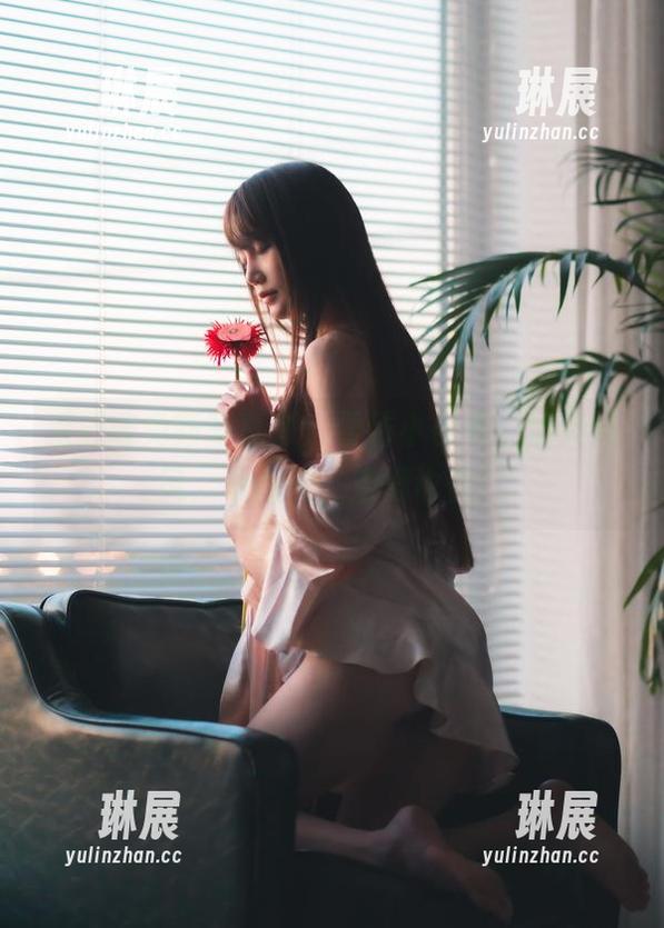 星野咪兔新写真集：雪纺小夜衣，清爽如风，来得快，走得也快！