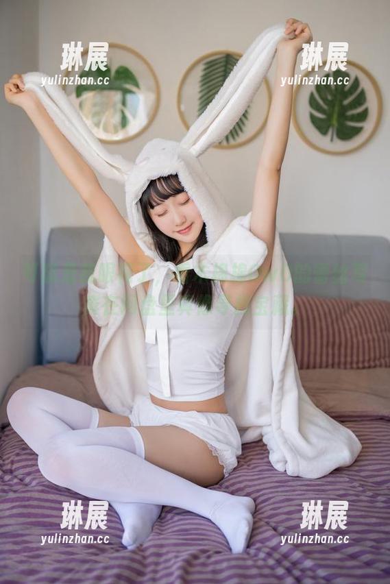 可能是我眼花了，看木棉棉OwO的蕾丝写真在网盘里真像寻找宝藏。
