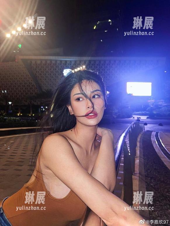 微密圈 - 每次看李嘉欣97的眼镜图包分享，都是种视觉享受！