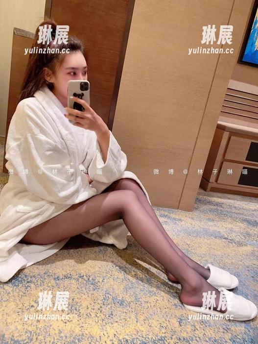 微密圈 - 白衬衫成就林子喵Lynne，图库秒变时髦集散地！