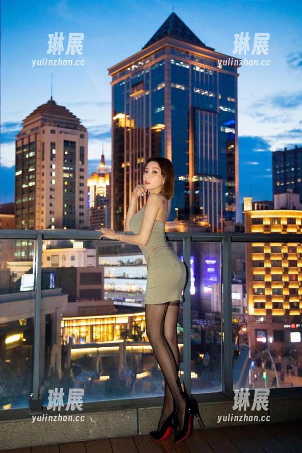 微密圈 - 果儿Victoria的粉色内衣和吊带袜在图库上真是个全景镜头，资源显示，细节是其中的风味。