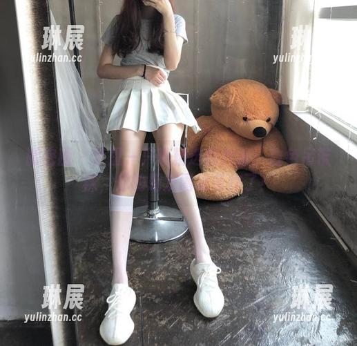 梦里一只喵 微密圈 - 梦里一只喵精选照片集:白色吊带袜,你的朋友圈准备炸了!