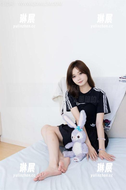 物恋传媒-elise 物恋传媒 - 图册里这夜风的诗,elise又想要跟我说点啥不太明朗的。