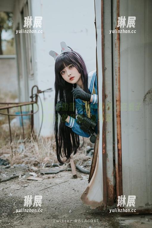 白莉爱吃巧克力的蕾姆女仆写真：在桌子旁晃动的裙摆，哎呀呀