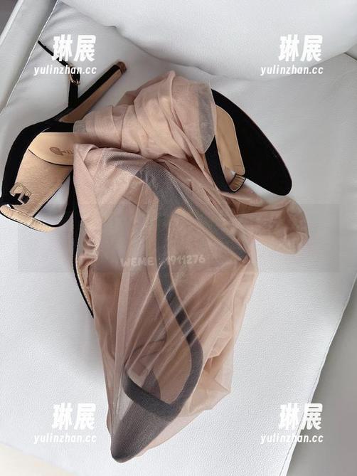 微密圈 - 当无弹力咖啡色丝成了白龙猫女私人定制的写真，谁说复古一定要严肃？