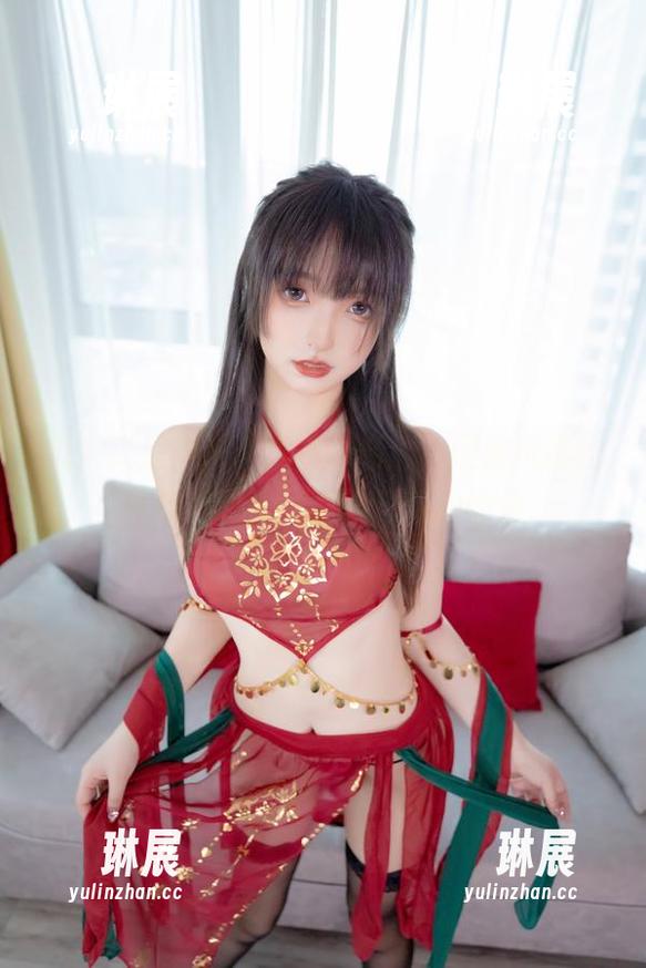 神乐坂真东 哦?又是神乐坂真东的私拍,柴郡风格的《纯色庭院》就是这样轻松愉快。