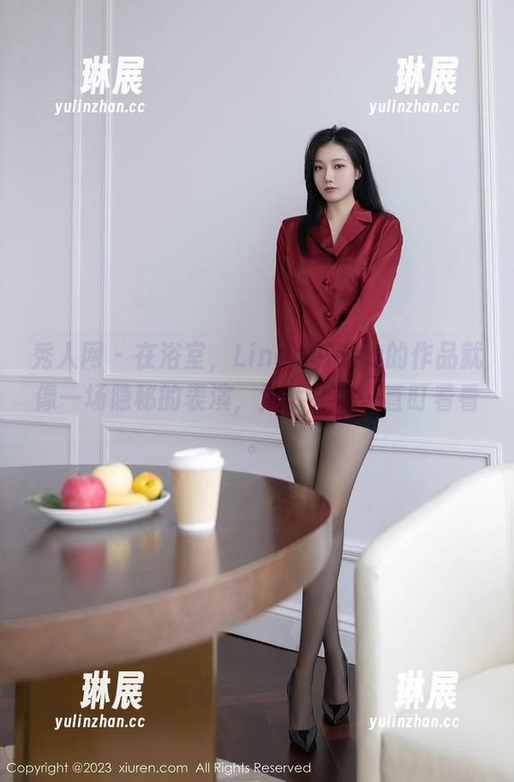 秀人网 - 在浴室，LindaLinda的作品就像一场隐秘的表演，竟然让我一直盯着看。