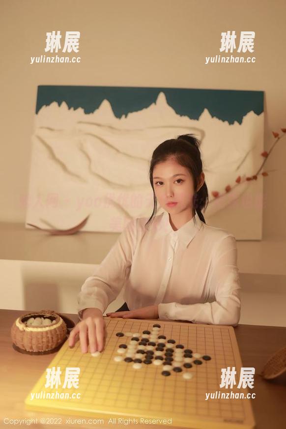 秀人网 - yoo优优的天台风光：居家也能美图出彩！