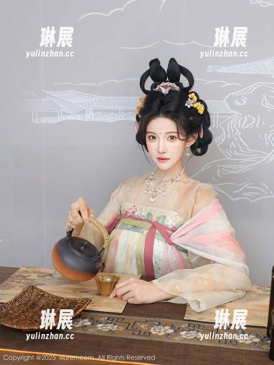 秀人网 - 美图里z杯悠悠的和服，真有种‘我只是在打工’的撩人架势，好巧妙哦！