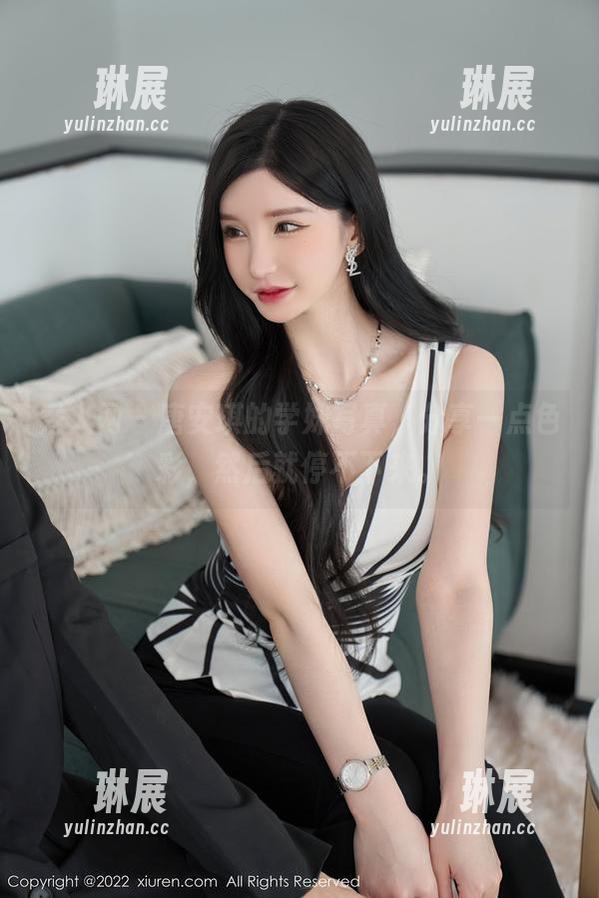 秀人网 - 唐安琪的学妹写真，分享一点色彩，然后就停不下来。