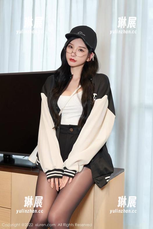 秀人网 - 资源好稀缺，但娜露Selena的镂空写真总能把目光吸走