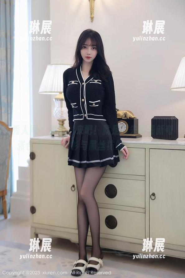 秀人网 - 来吧，来吧！就是阿朱啊最新夸张合集：白衬衫与黑丝袜的完美结合！