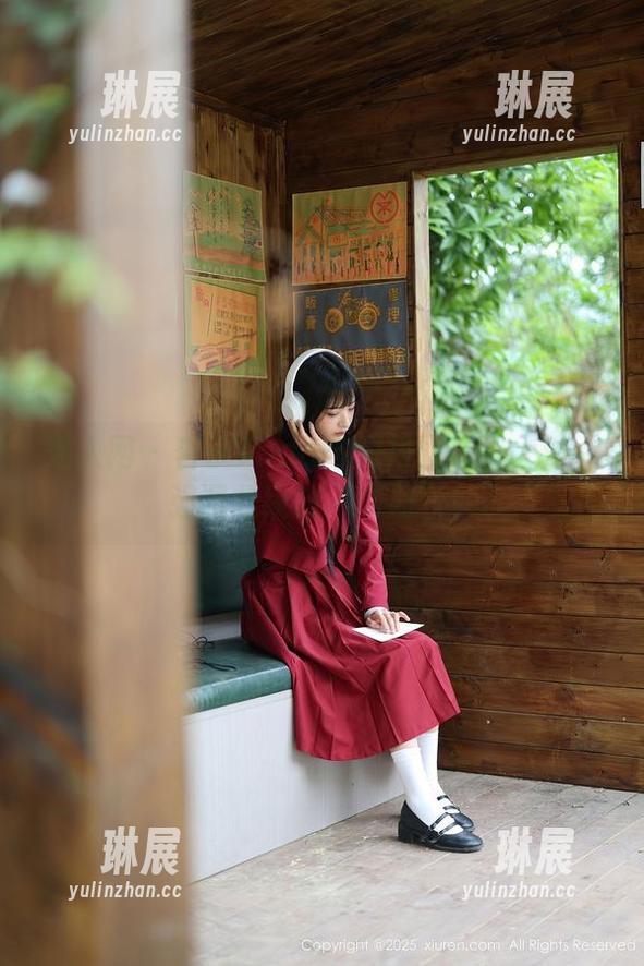 秀人网 - 杏子Yada与短裙：精选大作、强调曲线的“布局”！