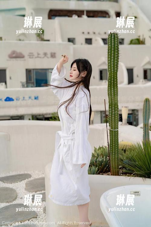 秀人网 - “温柔的柔”学妹的写真集分享授权，现在任务是让我停下来看一看…结果没停。