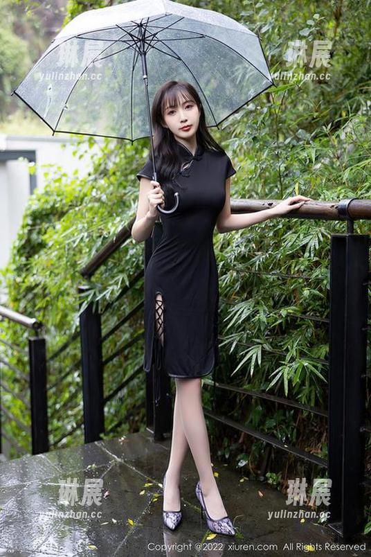 秀人网 - 走过路过不要错过，赵万灵的连衣裙套图，分享到朋友圈让大家羡慕去吧！