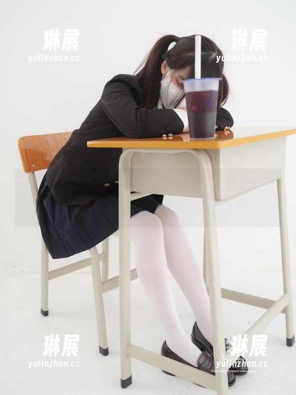 紧急企划 - 我说，这原图得看，见希w的白丝黑丝小恶魔写真，不看会后悔哦